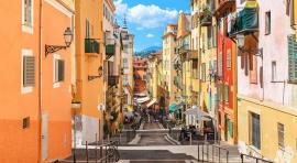 Vue d'une rue typique de la ville de Toulon