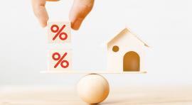 Pourcentages et petite maison en équilibre pour illustrer la réussite de la défiscalisation immobilière