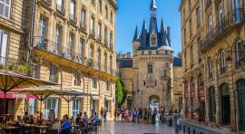 Vue d'une rue de la ville de Bordeaux