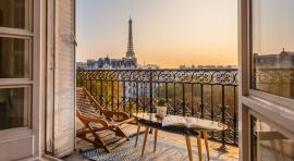 Photo d'une terrasse avec vue sur la Tour Eiffel à Paris