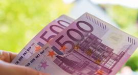 Photo de 2 billets de banque de 500 euros illustrant que faire avec 1000 euros