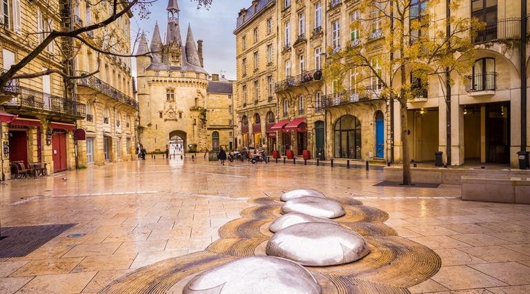 Vue d'un quartier de Bordeaux pour illustrer l'investissement immobilier dans cette ville