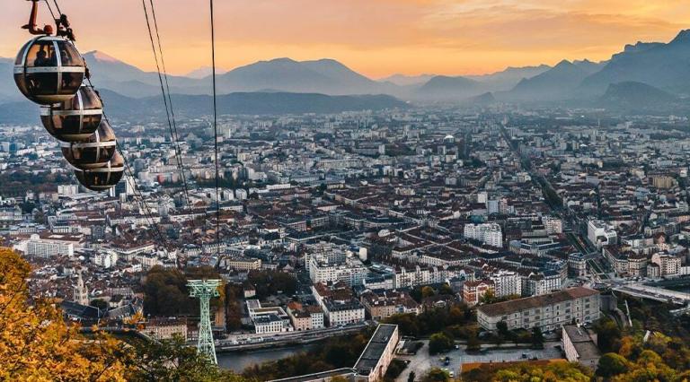 Vue de Grenoble pour illustrer l'investissement immobilier