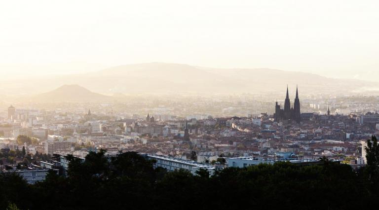 Vue aérienne de la ville de Clermont-Ferrand