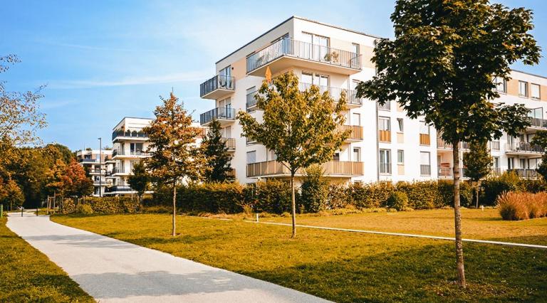 Vue d'une résidence neuve dans la ville de Croissy-sur-Seine