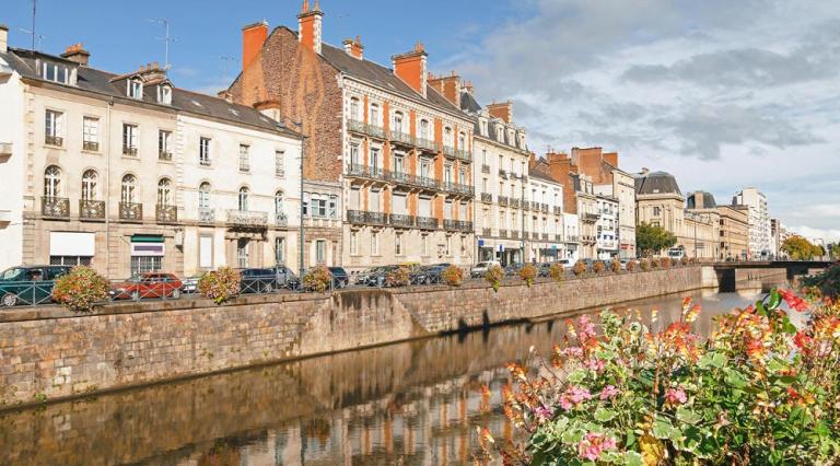 Vue des quais de la ville de Rennes