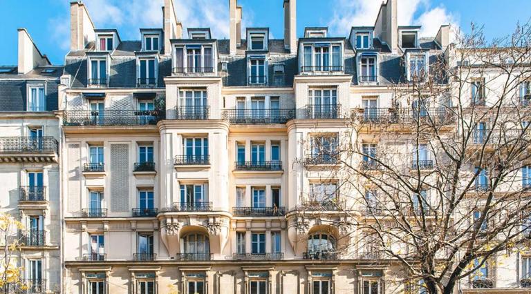 Vue d'un immeuble pour illustrer l'investissement immobilier ancien en ville