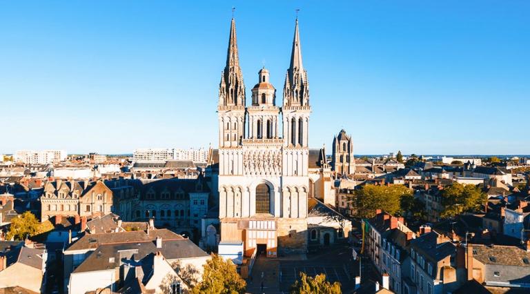 Vue aérienne de la cathédrale d'Angers