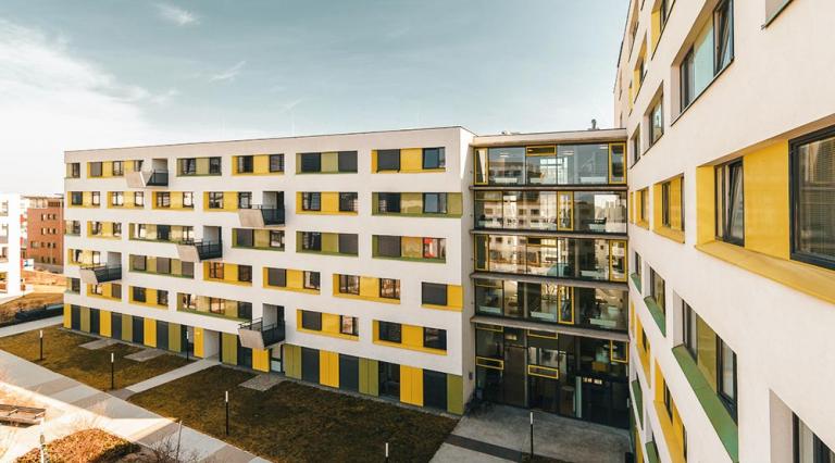 Vue d'immeubles pour illustrer l'investissement dans une résidence étudiante en France