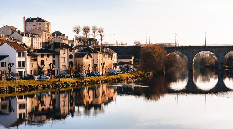 Vue des berges de la ville de Limoges