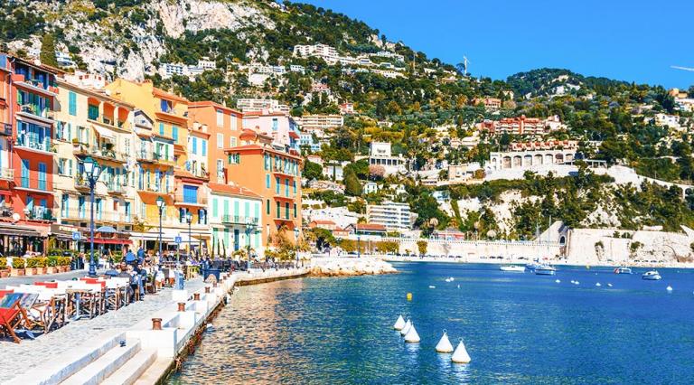 Vue d'un quartier de bord de mer à Nice