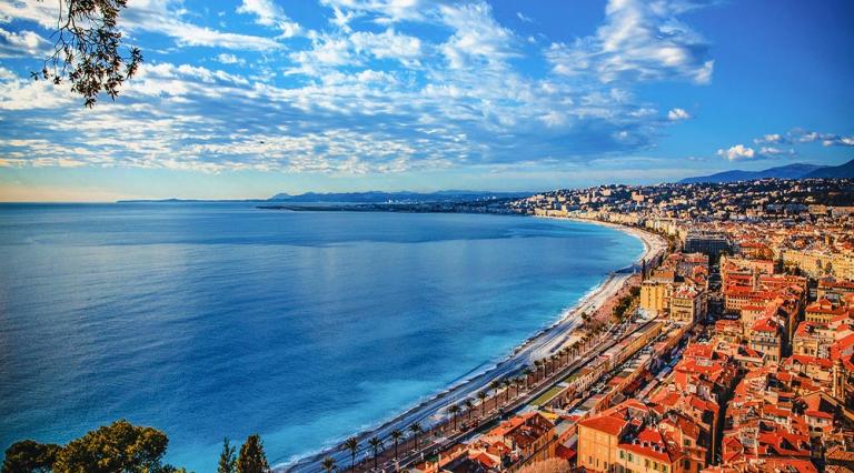 Vue aérienne de la baie de Nice