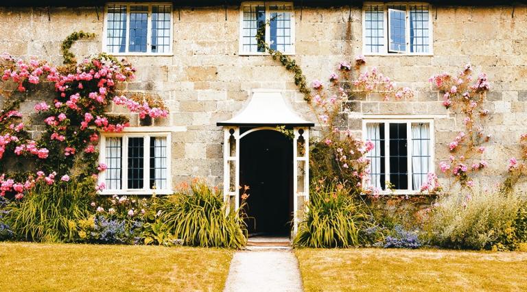 Vue d'une maison ancienne pour illustrer la loi Denormandie et les performances énergétiques