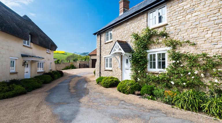 Photo d'une maison à la campagne