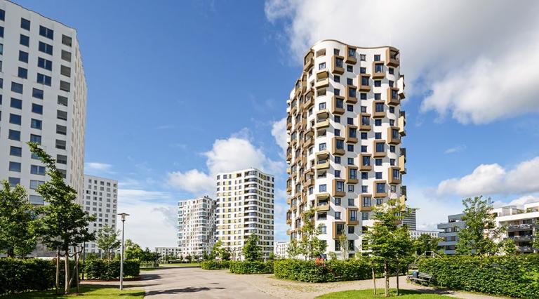 Photo d'immeubles neufs dans une cité 