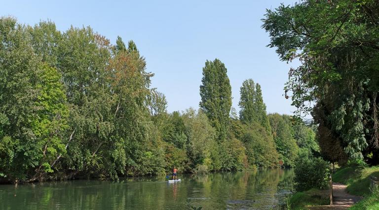 Vue des berges de la ville de Saint-Maure-des-Fossés