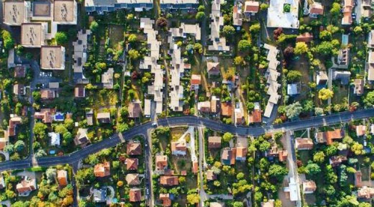 Vue aérienne d'une ville de France