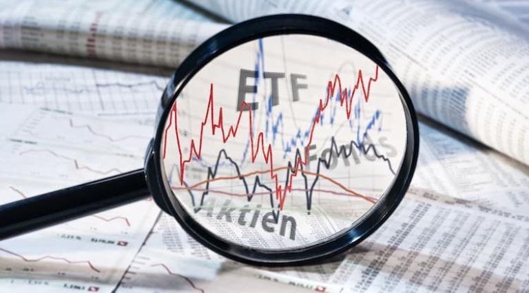 Loupe sur un graphique d'ETF en Bourse