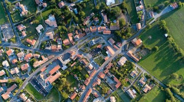 Photo aérienne d'une ville ou ne pas investir dans l immobilier