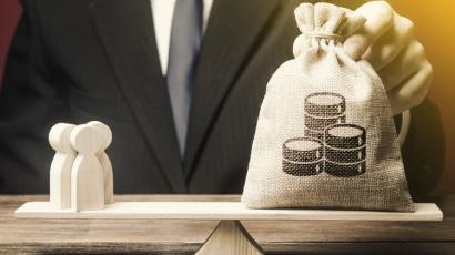 Photo d'un sac de pièces illustrant le crowdfunding immobilier en 2024