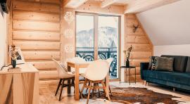 Vue intérieure d'une maison de montagne