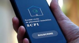 Photo d'un smartphone avec une application sur pour investir en scpi