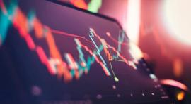 Tablette avec des courbes illustrant le rendement des scpi en periode d inflation