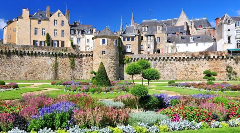 Vue des remparts d'une ville du Morbihan