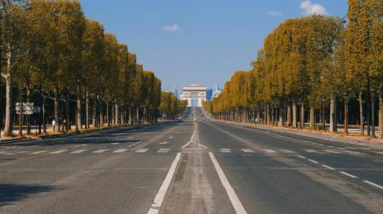Rue vide pour illustrer la crise sanitaire et les constats sur l'année 2020 pour l'immobilier