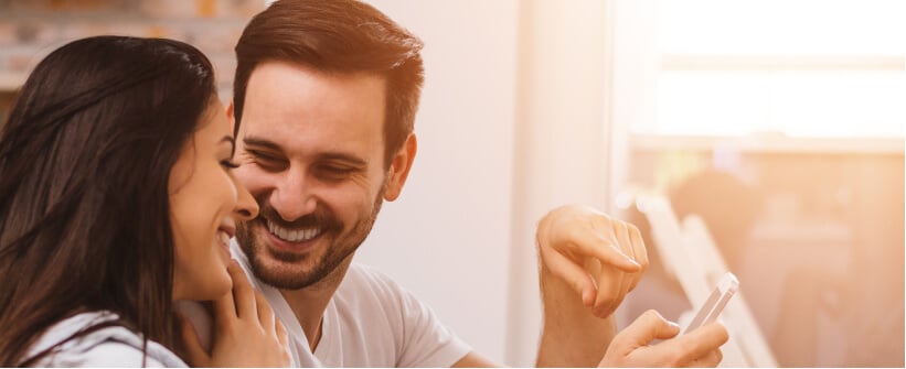 Photo d'un couple souriant